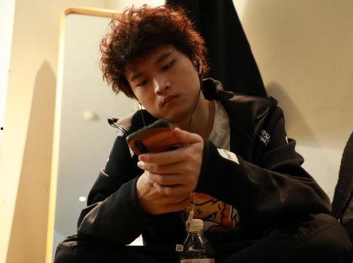 海边少年海王吃瓜,瓜田里的甜蜜诱惑